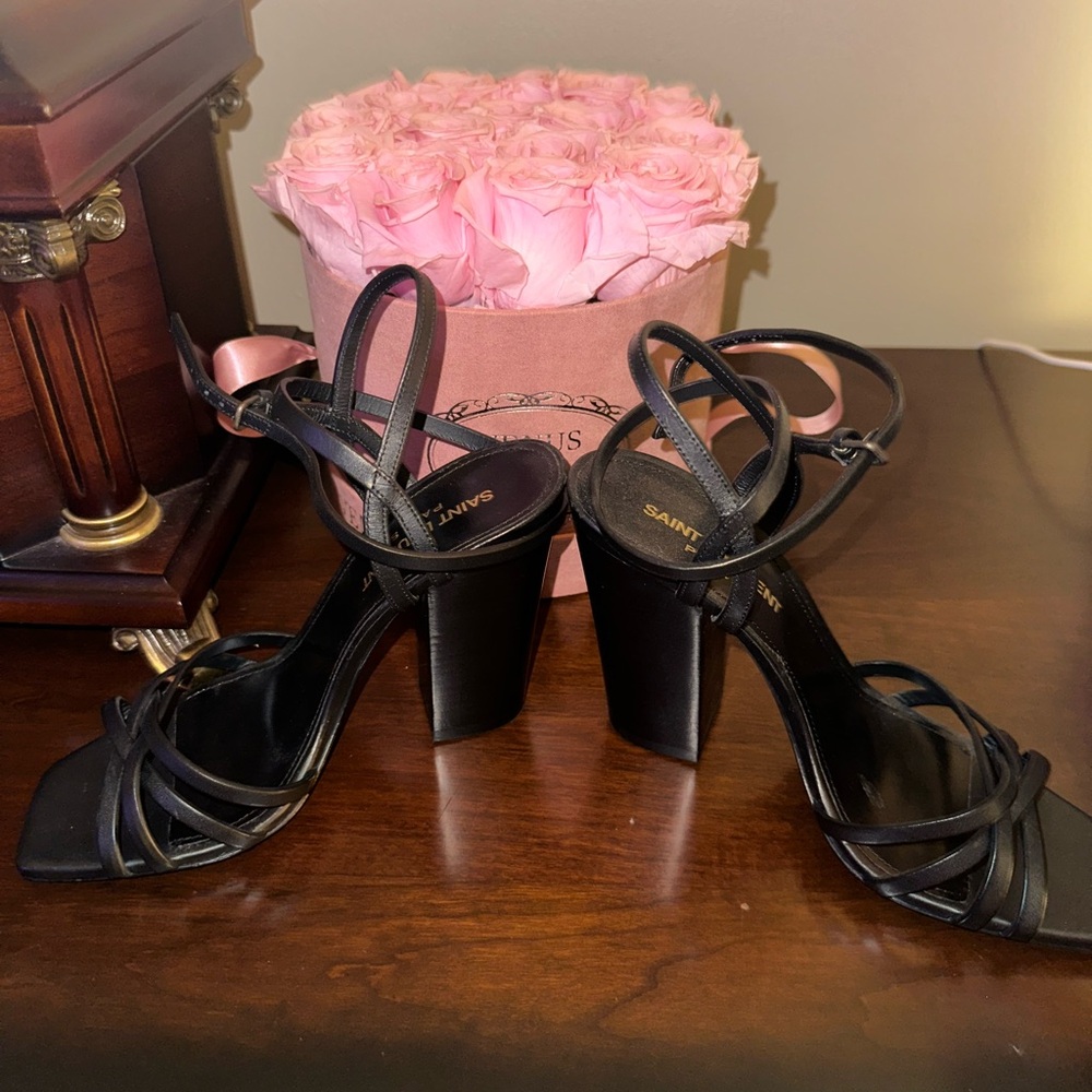 SAINT LAURENT
Oak 100 Leather Sandals